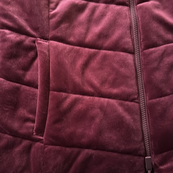 NEW Chico’s Zenergy Velour Reversible Vest Deep Merlot - Picture 10 of 13